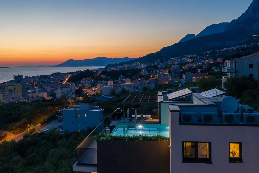 Contemporary Villa with Heated Pool Makarska