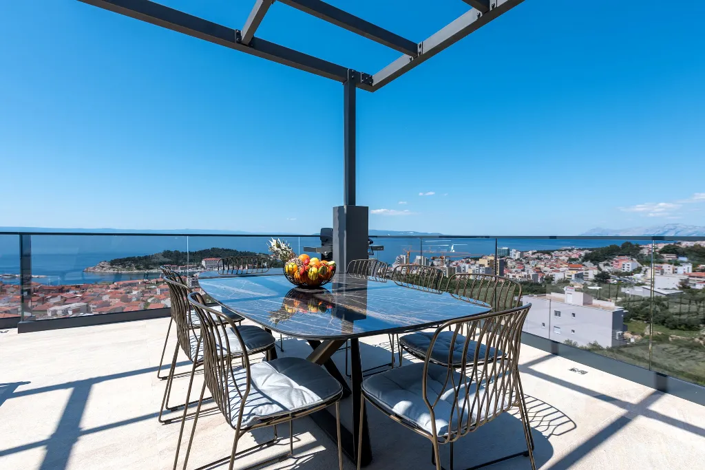 Contemporary Villa with Heated Pool Makarska