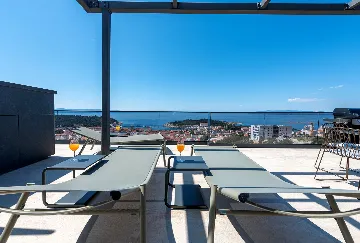 Contemporary Villa with Heated Pool Makarska