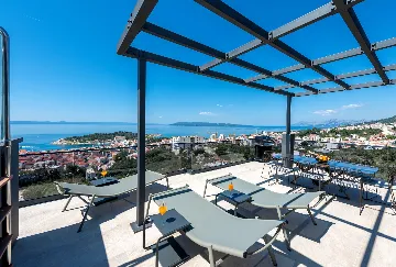 Contemporary Villa with Heated Pool Makarska