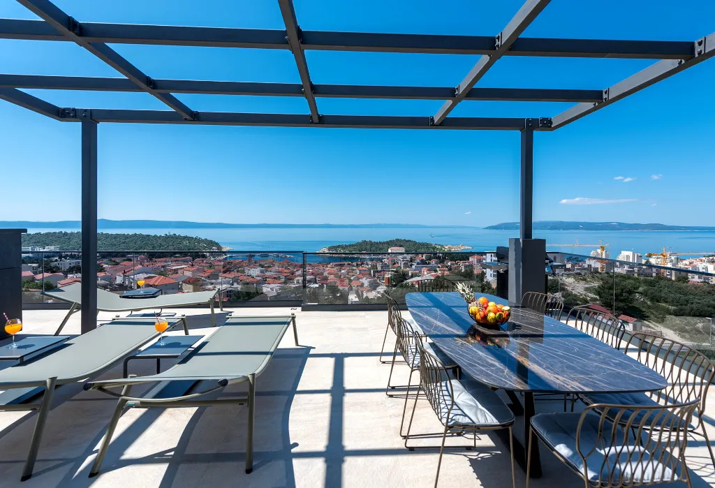 Contemporary Villa with Heated Pool Makarska