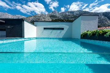 Contemporary Villa with Heated Pool Makarska