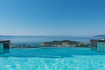 Contemporary Villa with Heated Pool Makarska