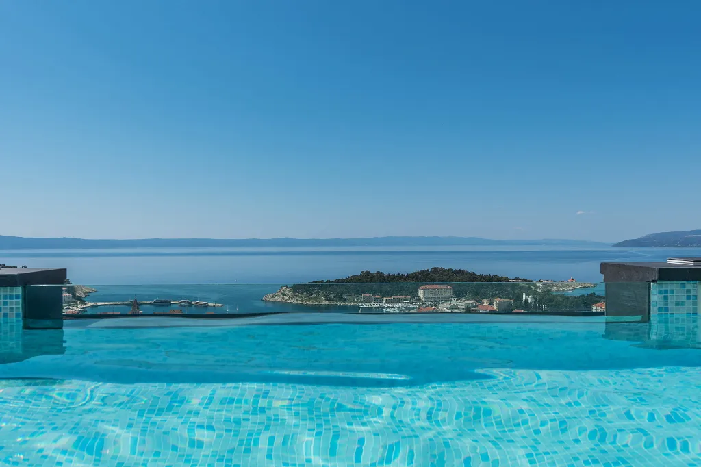Contemporary Villa with Heated Pool Makarska