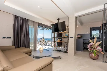 Contemporary Villa with Heated Pool Makarska