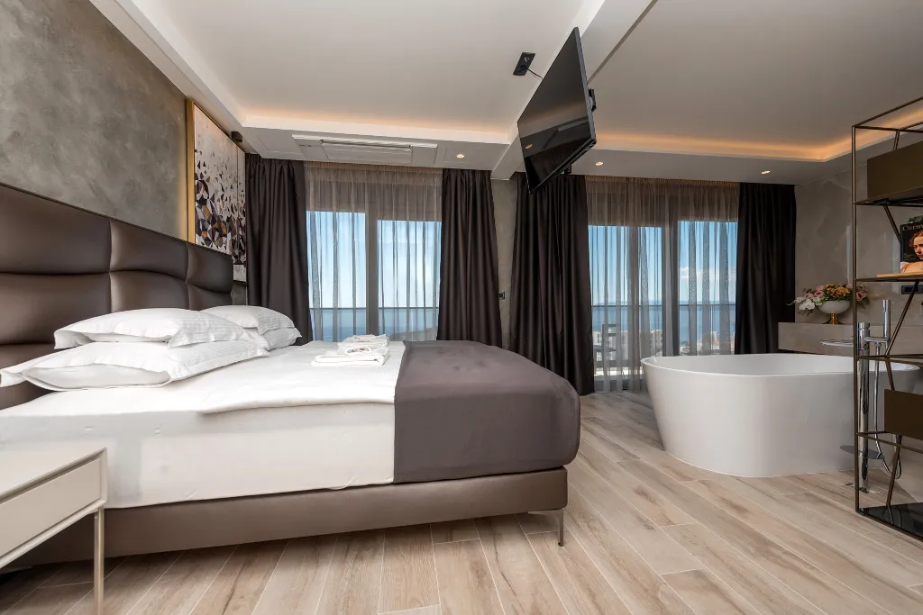 Contemporary Villa with Heated Pool Makarska