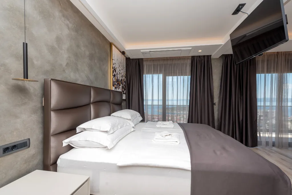 Contemporary Villa with Heated Pool Makarska