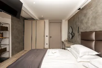 Contemporary Villa with Heated Pool Makarska