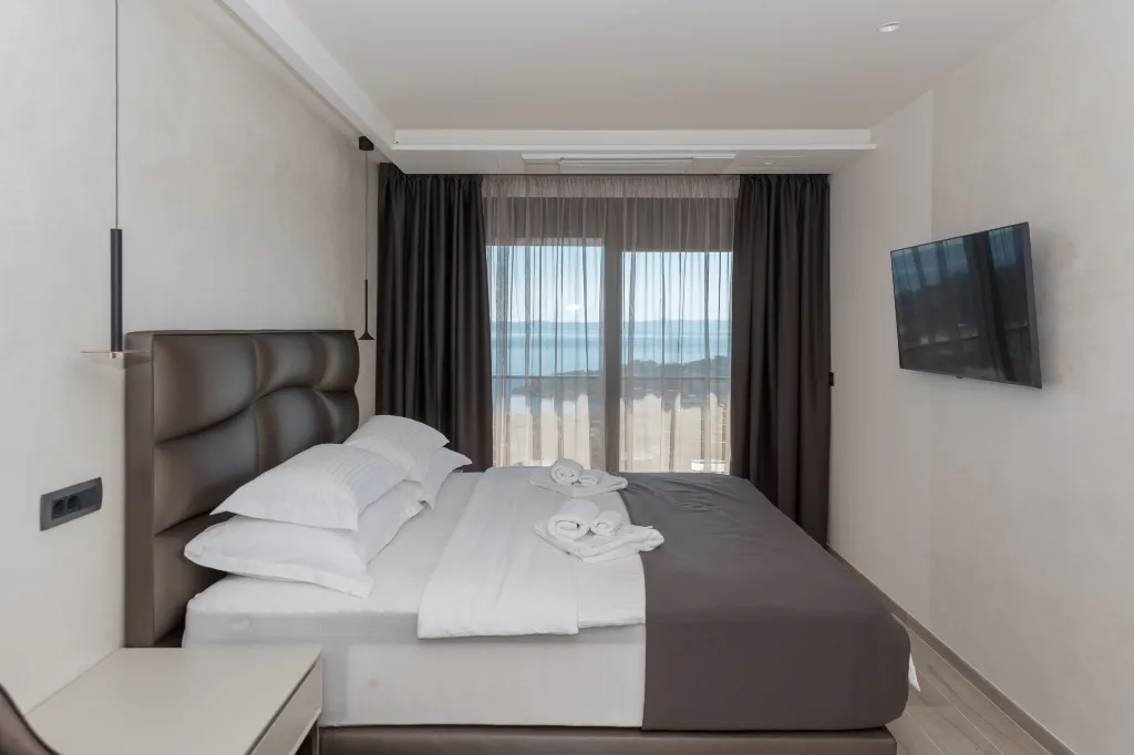 Contemporary Villa with Heated Pool Makarska