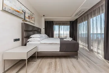 Contemporary Villa with Heated Pool Makarska