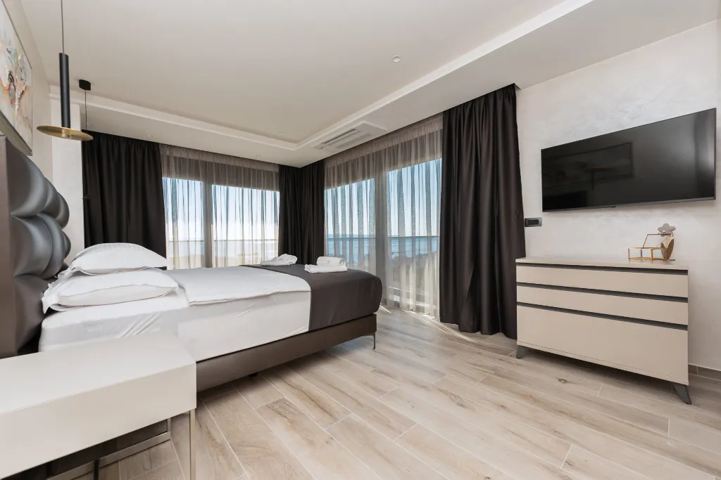 Contemporary Villa with Heated Pool Makarska