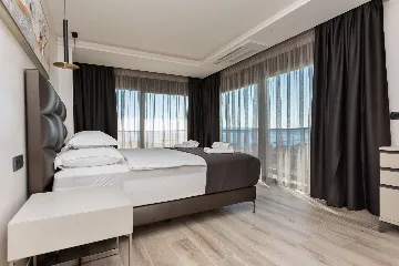 Contemporary Villa with Heated Pool Makarska