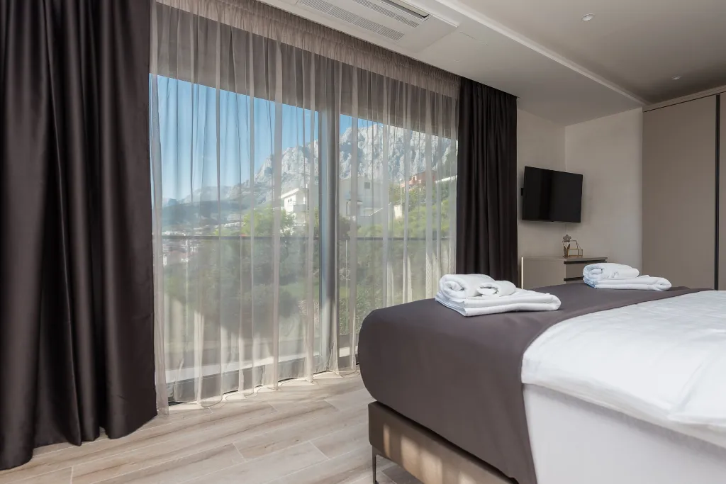 Contemporary Villa with Heated Pool Makarska