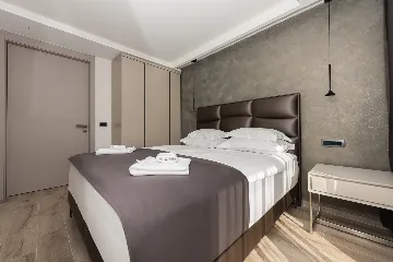 Contemporary Villa with Heated Pool Makarska