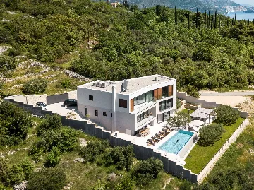 Modern Seaside Villa with Pool in Orašac