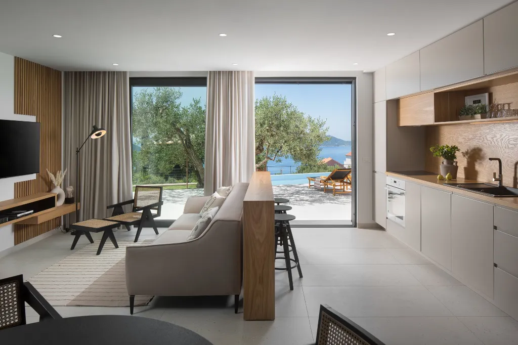 Modern Seaside Villa with Pool in Orašac