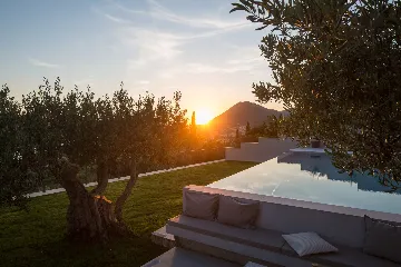 Modern Seaside Villa with Pool in Orašac