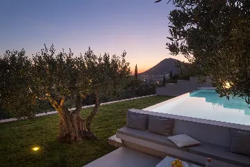 Modern Seaside Villa with Pool in Orašac