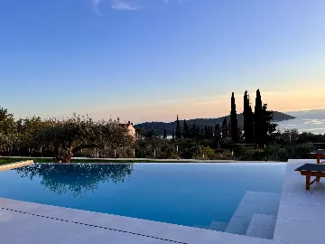 Modern Seaside Villa with Pool in Orašac