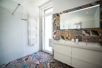 Contemporary Seafront Villa with Pool in Sutivan