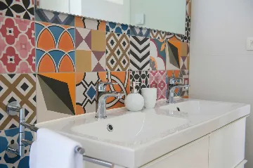 Contemporary Seafront Villa with Pool in Sutivan