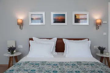 Contemporary Seafront Villa with Pool in Sutivan