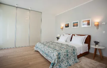 Contemporary Seafront Villa with Pool in Sutivan