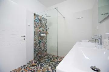 Contemporary Seafront Villa with Pool in Sutivan