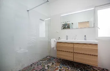 Contemporary Seafront Villa with Pool in Sutivan