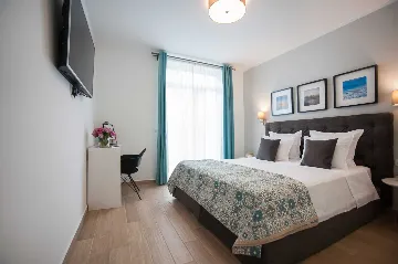 Contemporary Seafront Villa with Pool in Sutivan