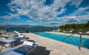 Contemporary Seafront Villa with Pool in Sutivan