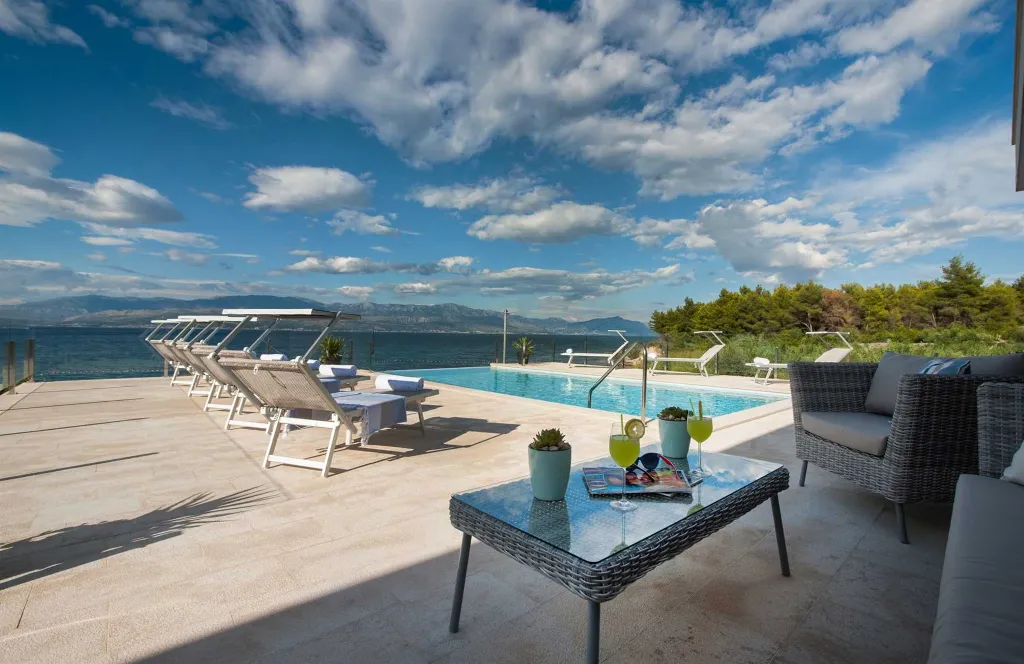 Contemporary Seafront Villa with Pool in Sutivan
