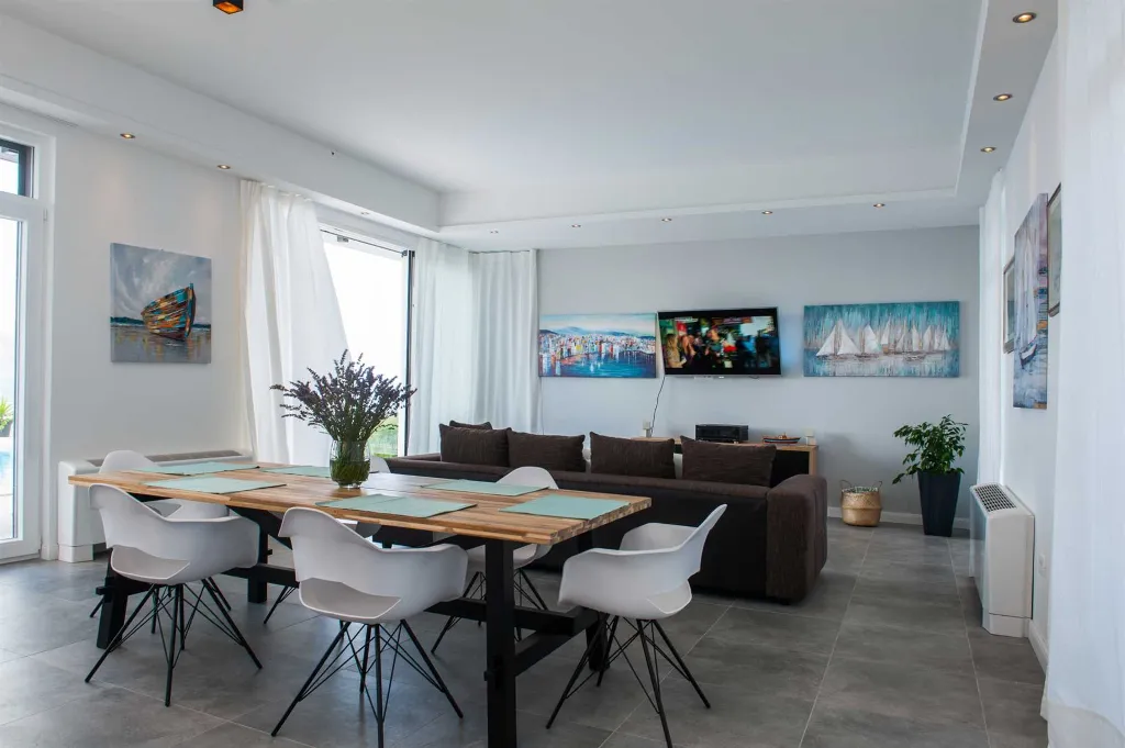 Contemporary Seafront Villa with Pool in Sutivan
