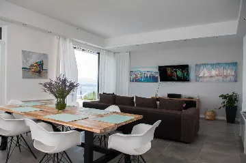 Contemporary Seafront Villa with Pool in Sutivan