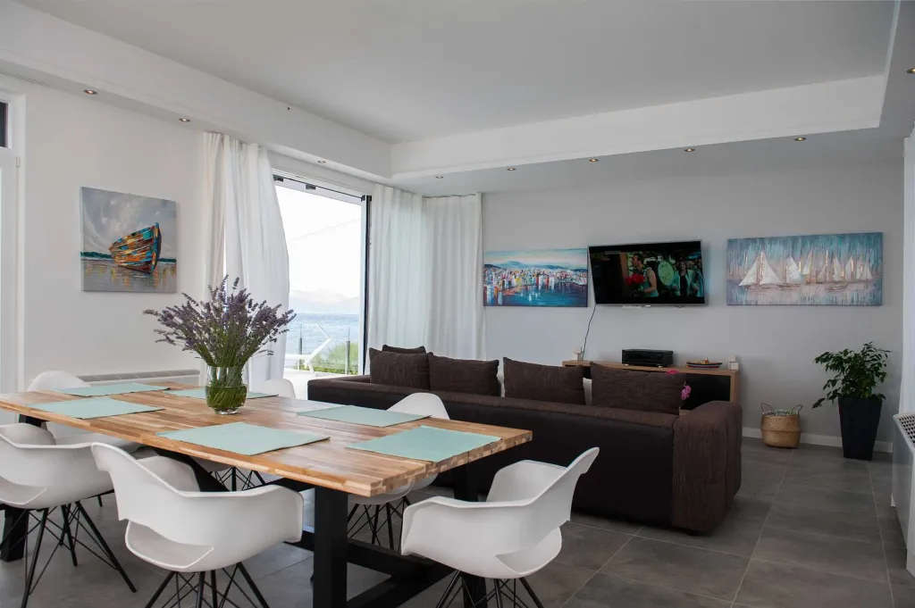 Contemporary Seafront Villa with Pool in Sutivan