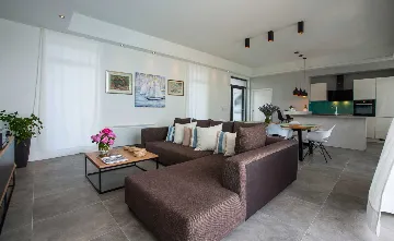 Contemporary Seafront Villa with Pool in Sutivan