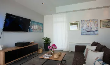 Contemporary Seafront Villa with Pool in Sutivan