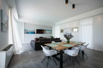 Contemporary Seafront Villa with Pool in Sutivan