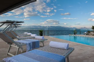 Contemporary Seafront Villa with Pool in Sutivan