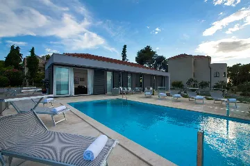 Contemporary Seafront Villa with Pool in Sutivan