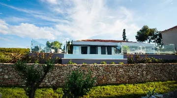 Contemporary Seafront Villa with Pool in Sutivan