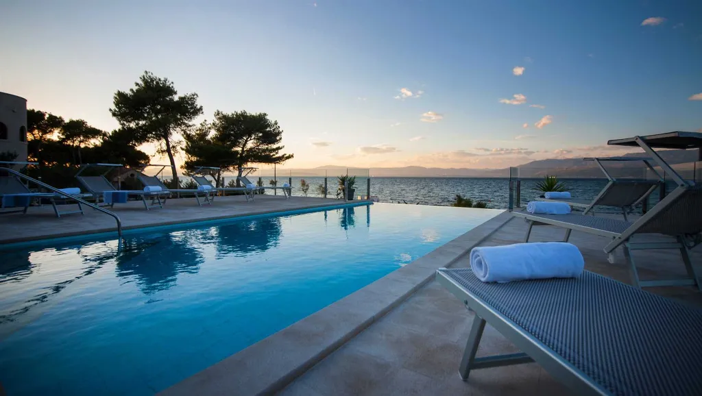 Contemporary Seafront Villa with Pool in Sutivan