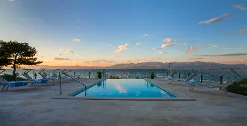 Contemporary Seafront Villa with Pool in Sutivan