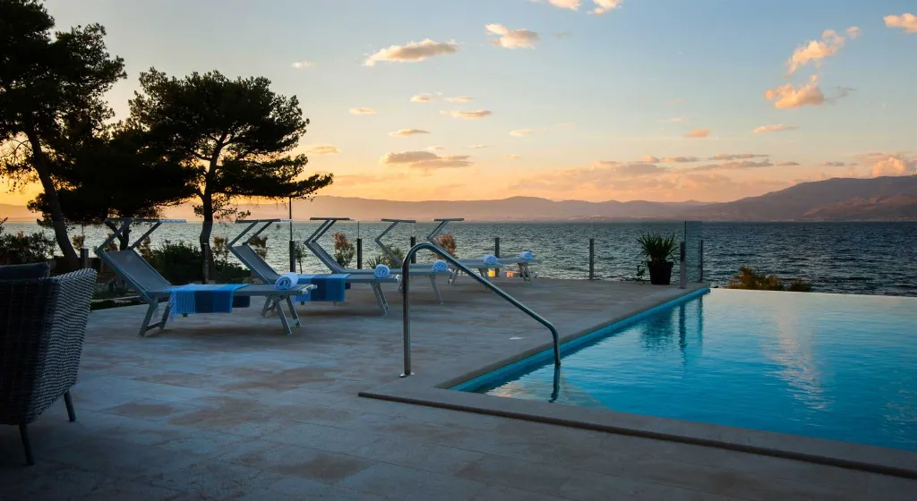 Contemporary Seafront Villa with Pool in Sutivan