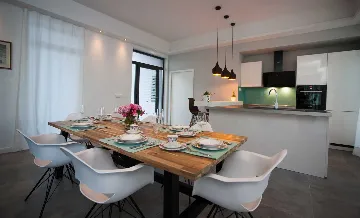 Contemporary Seafront Villa with Pool in Sutivan