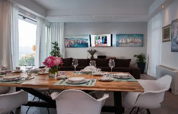 Contemporary Seafront Villa with Pool in Sutivan