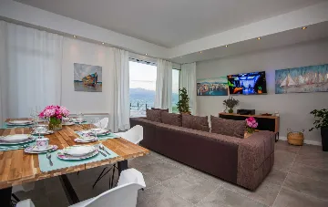 Contemporary Seafront Villa with Pool in Sutivan