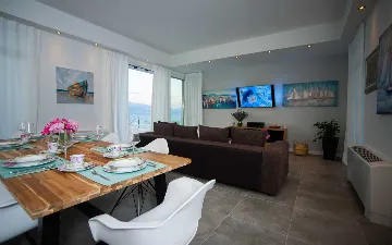 Contemporary Seafront Villa with Pool in Sutivan