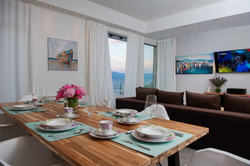 Contemporary Seafront Villa with Pool in Sutivan