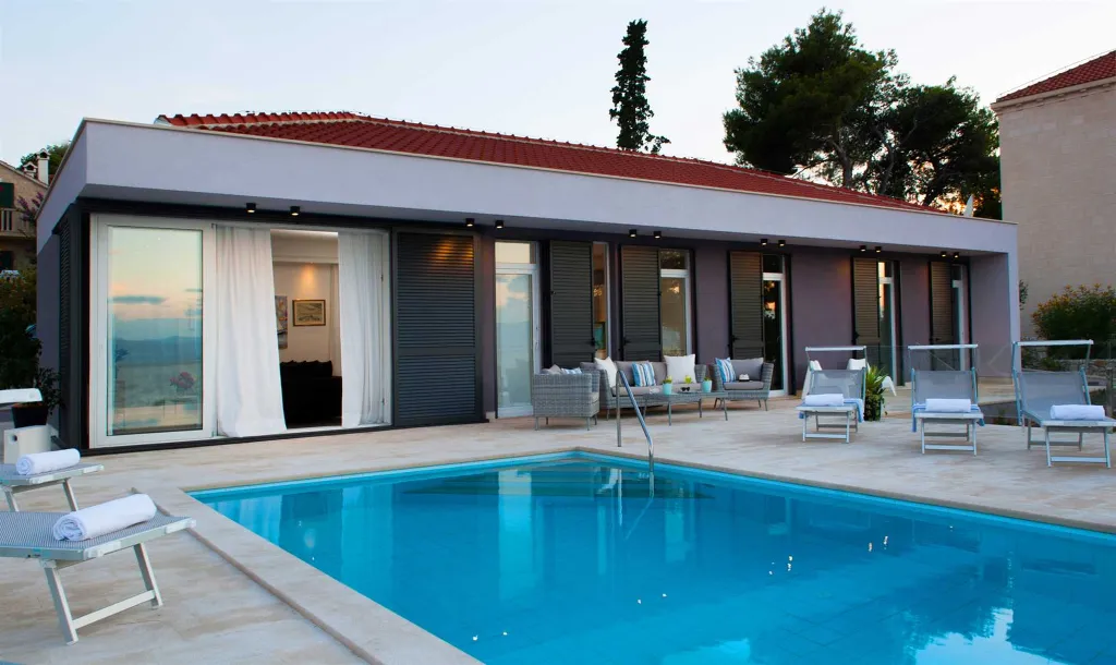 Contemporary Seafront Villa with Pool in Sutivan